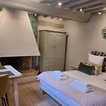 Апартаменты La Saint Jean Cosy For Two With Fireplace Centre
