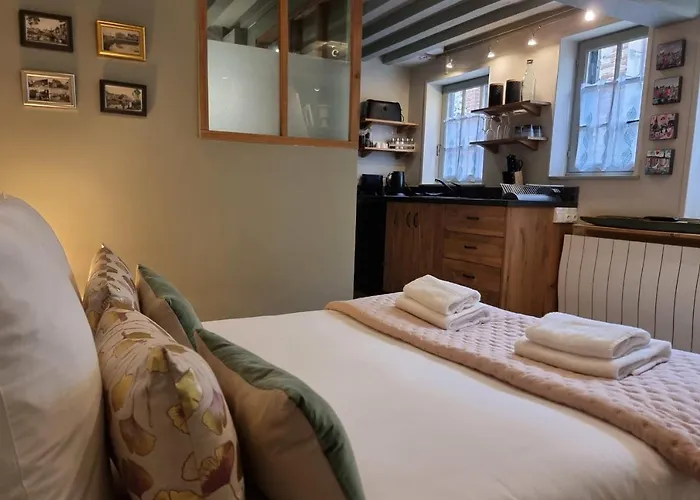 La Saint Jean Cosy For Two With Fireplace Centre